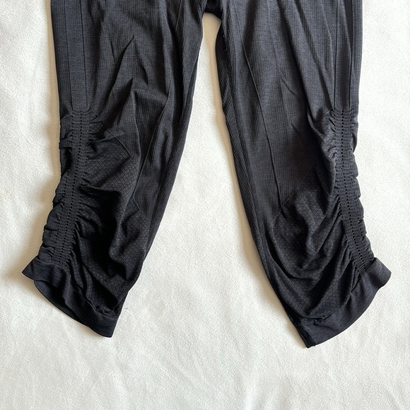 Lululemon In The Flow Crop I| - Picture 6 of 7